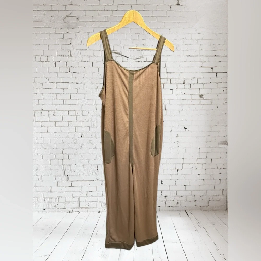 Jumpsuit/Onesie. Two Tone (unbranded) Size 2XL - runs small